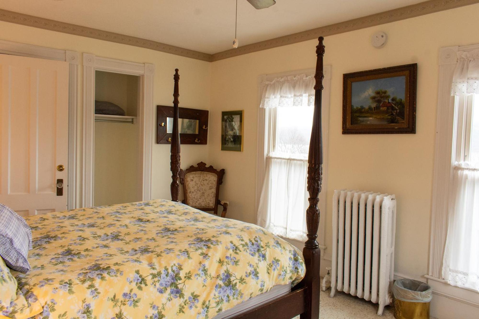 Hudson Manor Bed & Breakfast 沃特金斯格伦 外观 照片