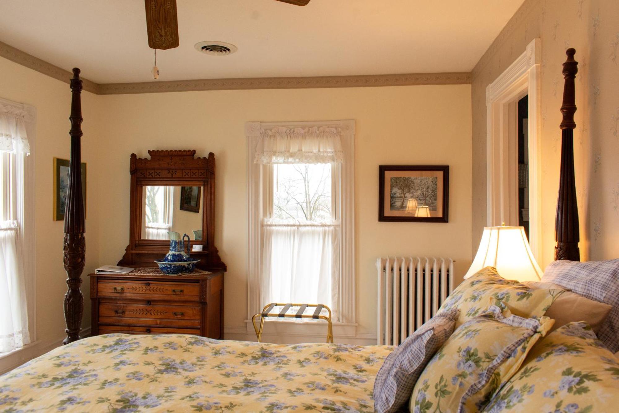 Hudson Manor Bed & Breakfast 沃特金斯格伦 外观 照片