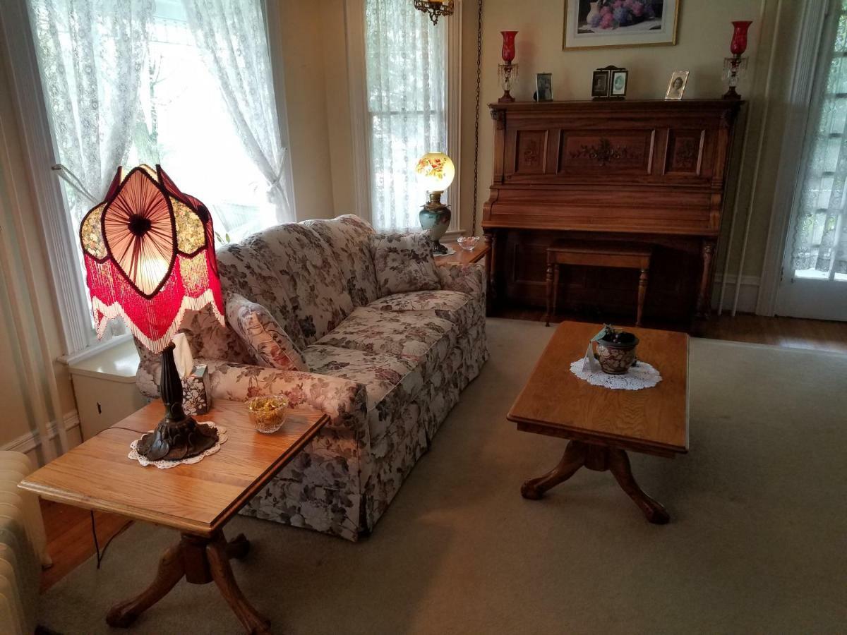 Hudson Manor Bed & Breakfast 沃特金斯格伦 外观 照片