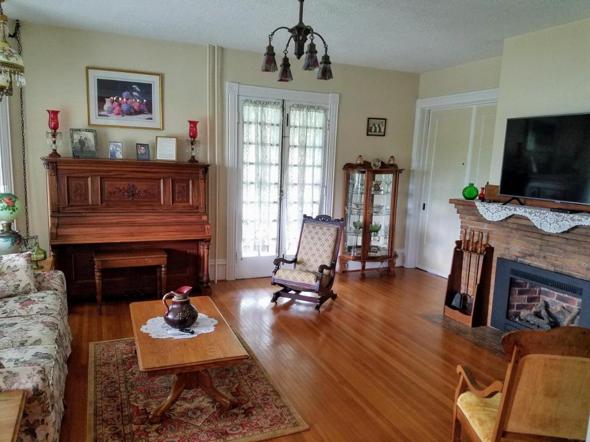 Hudson Manor Bed & Breakfast 沃特金斯格伦 外观 照片